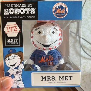 Mrs. Met Collectible Figure